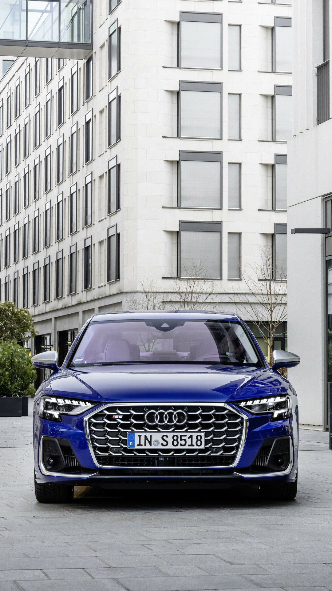 Audi S8 