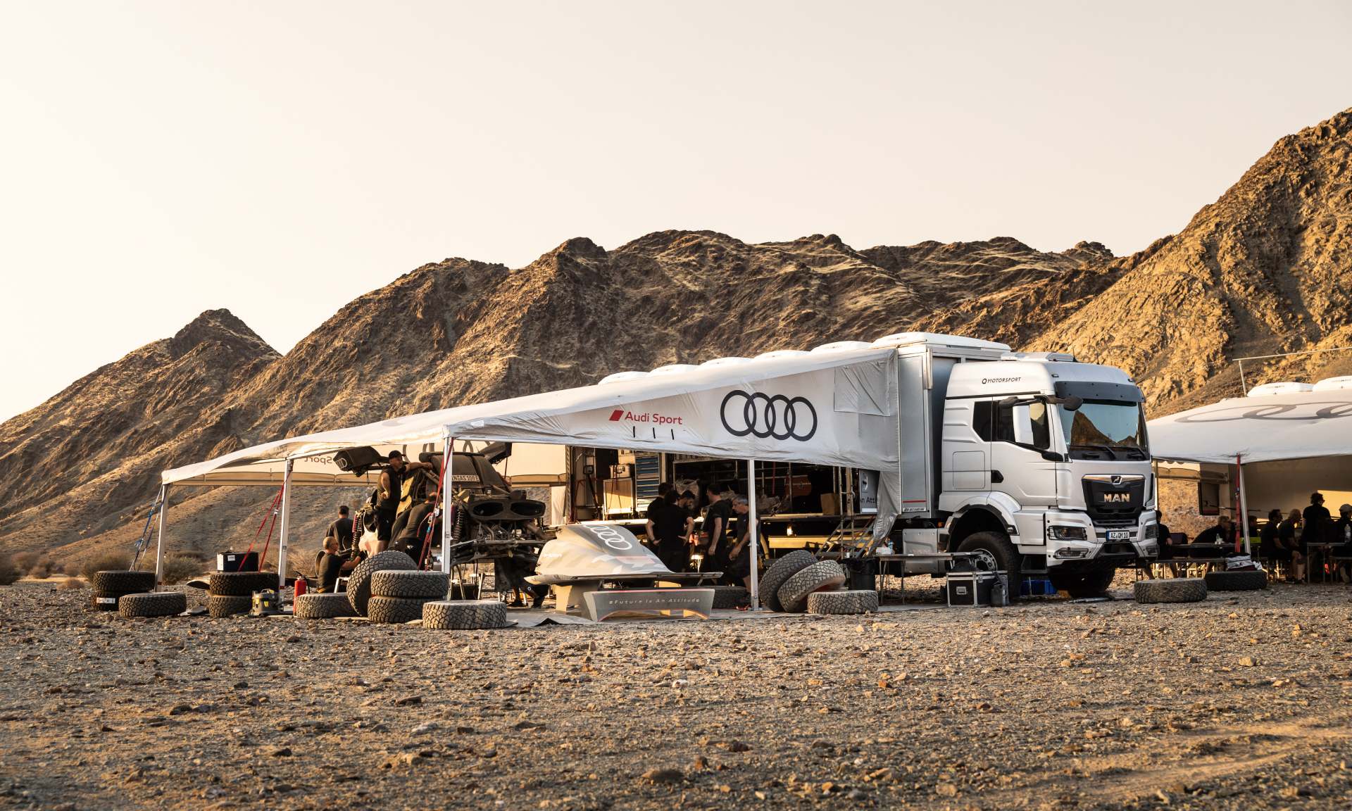 Het Audi-basiskamp tijdens de uitvoerige tests in Saoedi-Arabië.