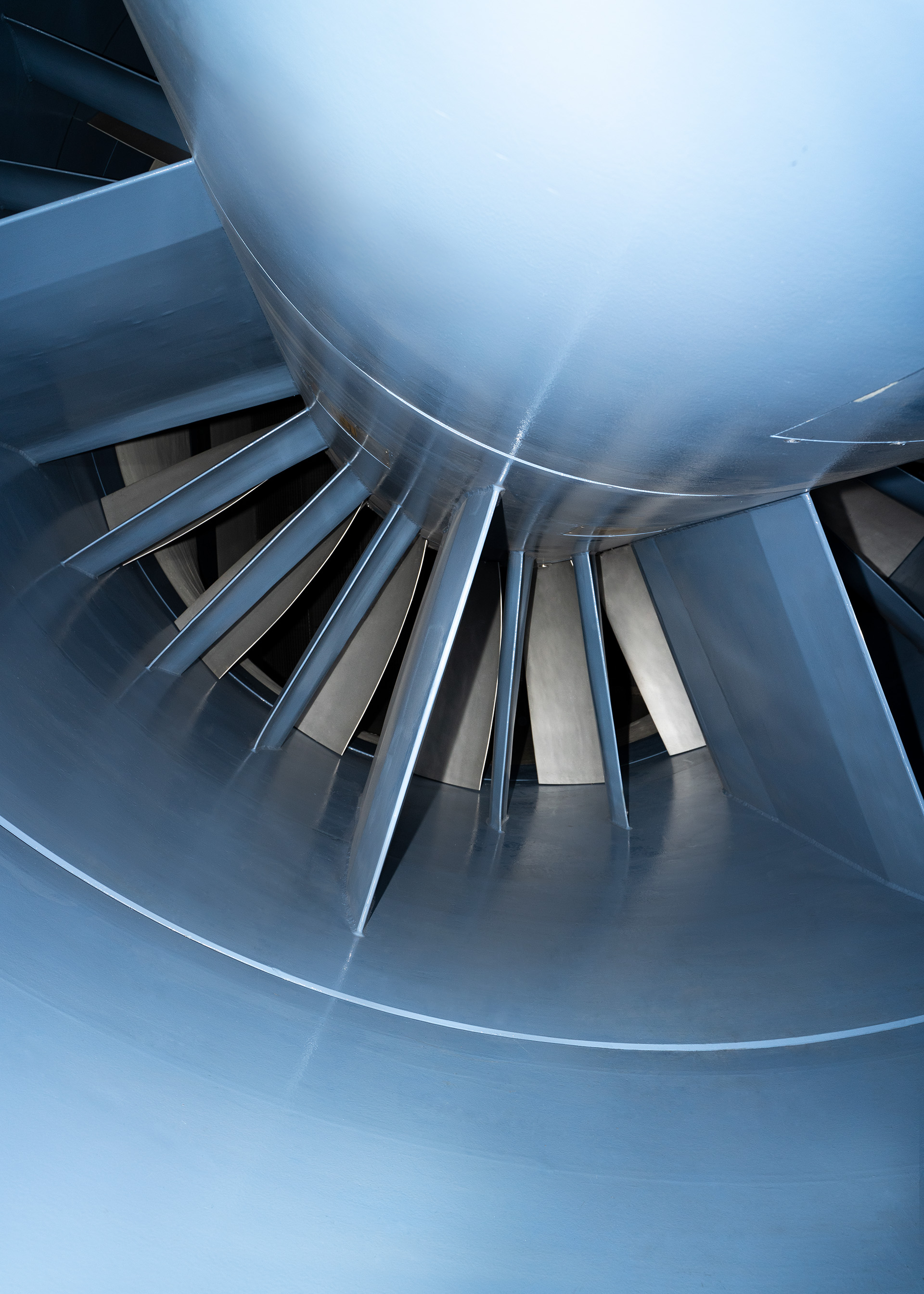 De ventilator van de windtunnel heeft een maximaal vermogen van 2.720 kW.