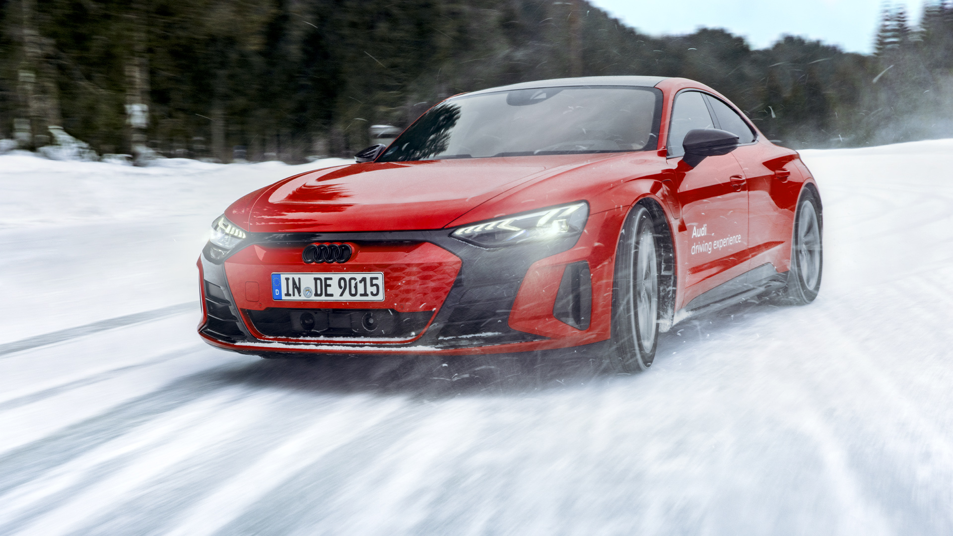 Audi RS e-tron GT in de sneeuw.