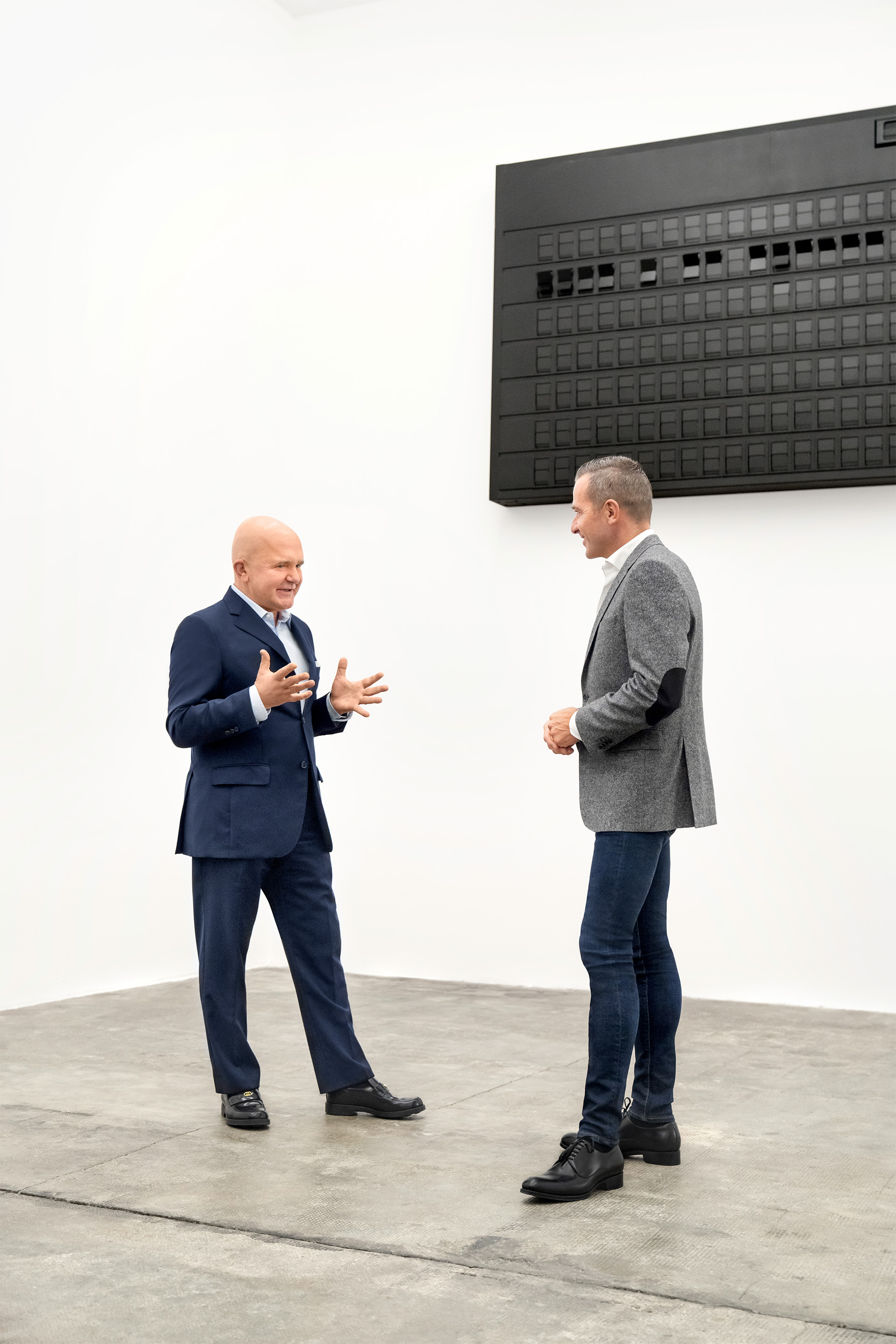 Henrik Wenders (rechts), Head of Brand van AUDI AG, in gesprek met Christian Boros.